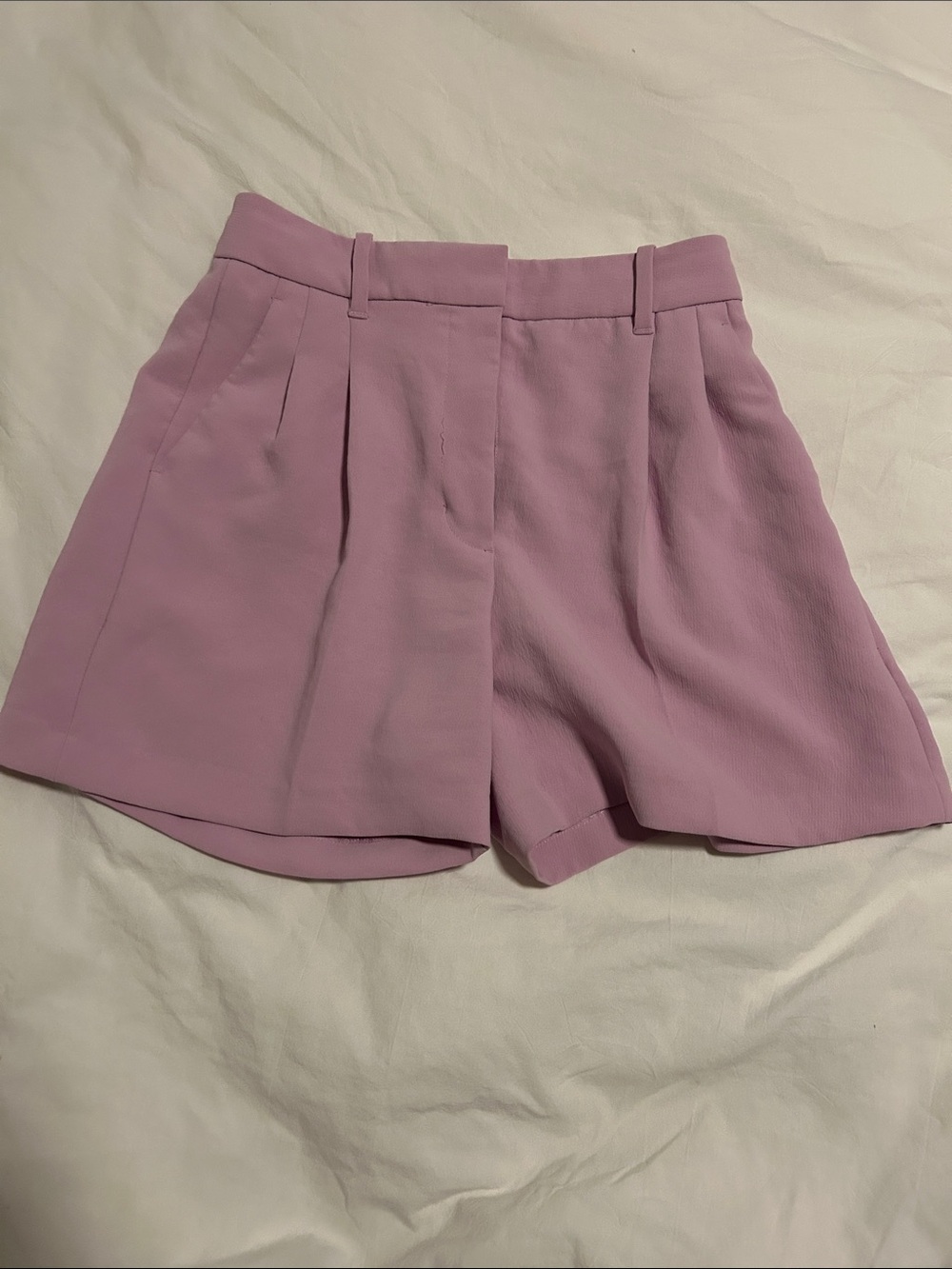 Aritzia Effortless Shorts (mid thigh) Size 4